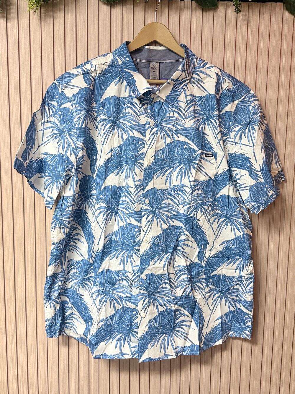 Hurley Men's Patio Hawaiian Button Up Shirt in Cream/Blue Size XXL